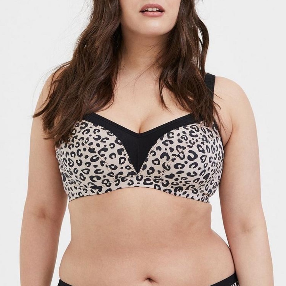 TORRID Mid Impact Leopard Print Underwire Sports Bra NWOT